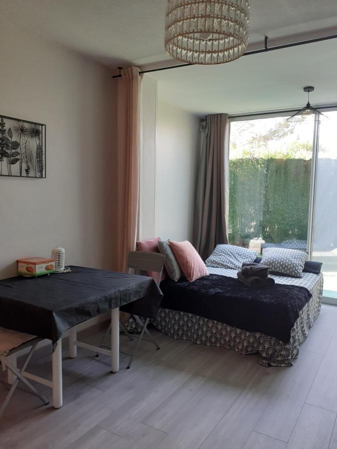 T2 Bord De Mer Avec Jardin Et Piscine Saint Aygulf Exterior photo